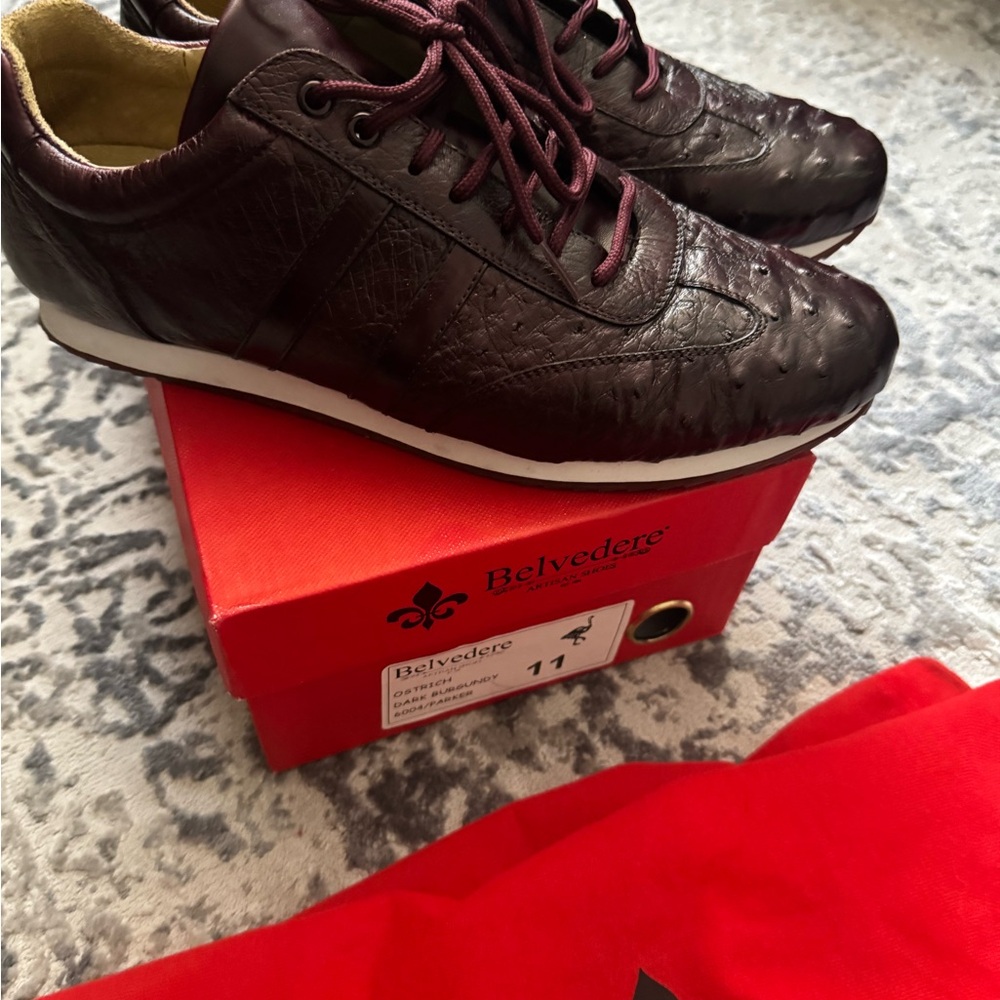 Men's burgundy sneakers